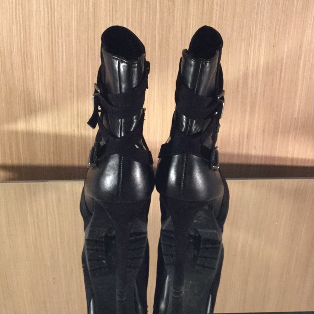 Heels - Picture 3 of 3